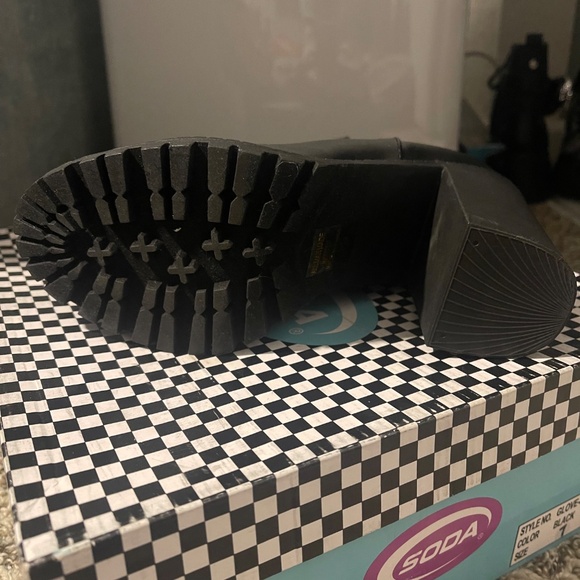 Boots - Picture 2 of 4